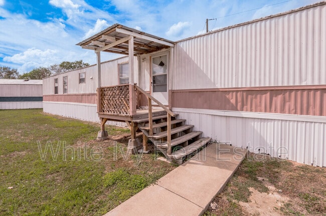 Building Photo - 1345 FM 405 Rd