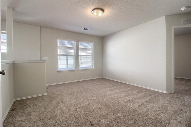 Building Photo - 13909 Osmarea Dr