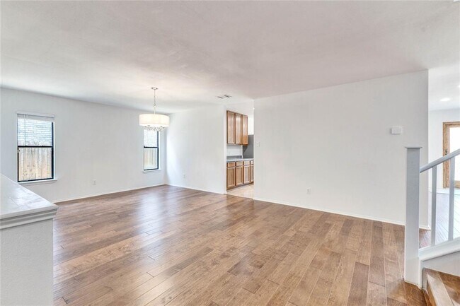 Building Photo - 1200 Del Roy Dr