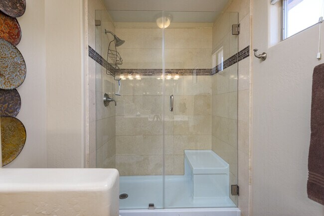 Building Photo - 9220 E Raintree Dr