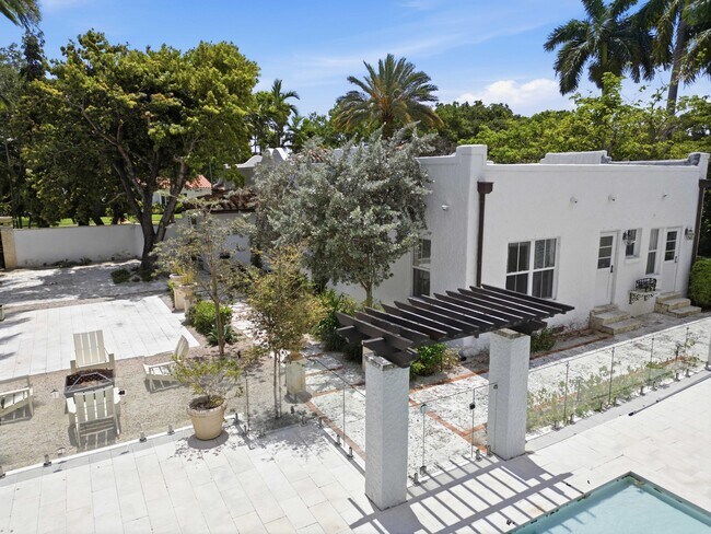 Building Photo - 1615 Monroe St