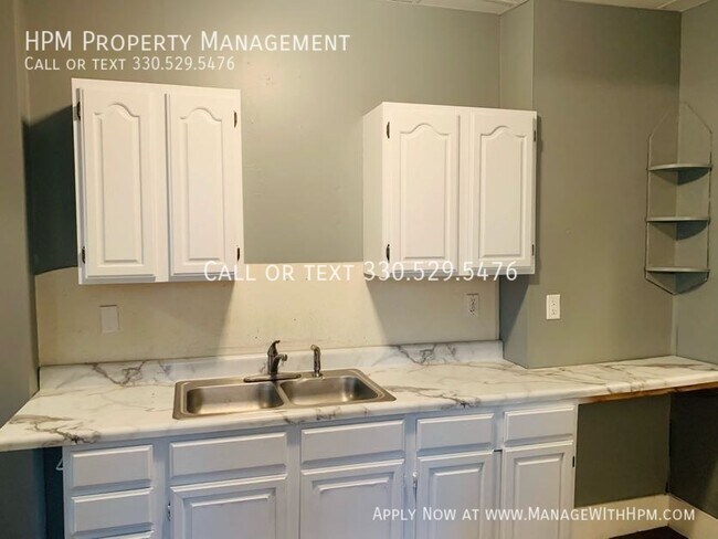 Building Photo - 515 Sumner St