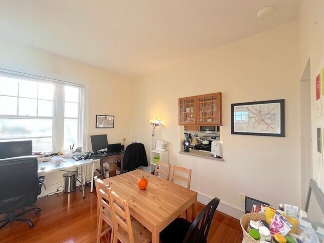 Building Photo - 371 Harvard St