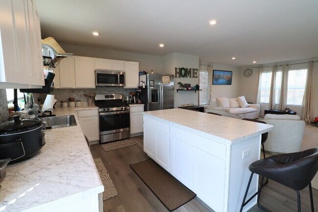 Building Photo - "Beautiful 4-Bedroom Family Home with Spacious 1903 Sq Ft Layout in Greenfield, IN!"