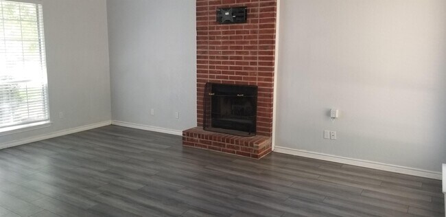Building Photo - 4712 Oxford Dr