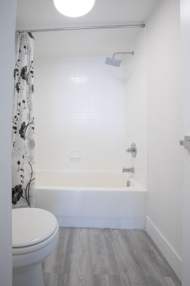Building Photo - 18021 Biscayne Blvd