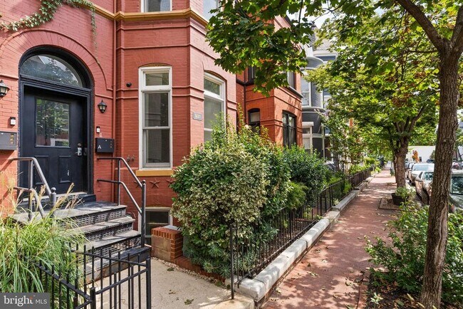 Building Photo - 931 Westminster St NW