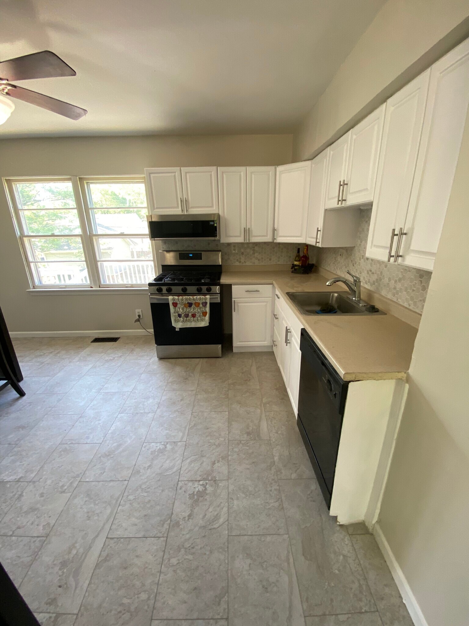 Kitchen - 10211 Baltimore Ave