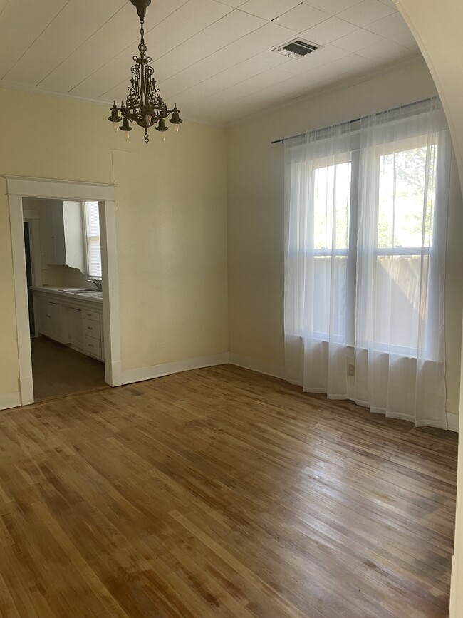 Dining room - 203 N Bishop St