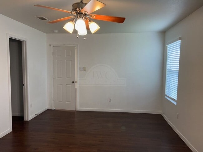 Building Photo - 3304 Catalina Dr