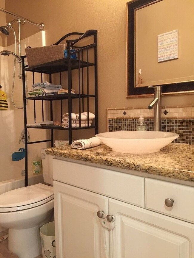 Building Photo - Beautiful House in the Lovely Fair Oaks Ra...