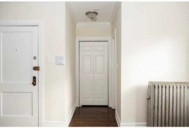 Building Photo - 1056 W Lill Ave