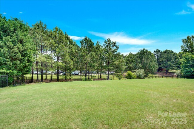 Building Photo - 2805 Julian Glen Cir