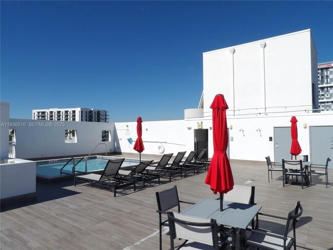 Building Photo - 2740 SW 28th Terrace