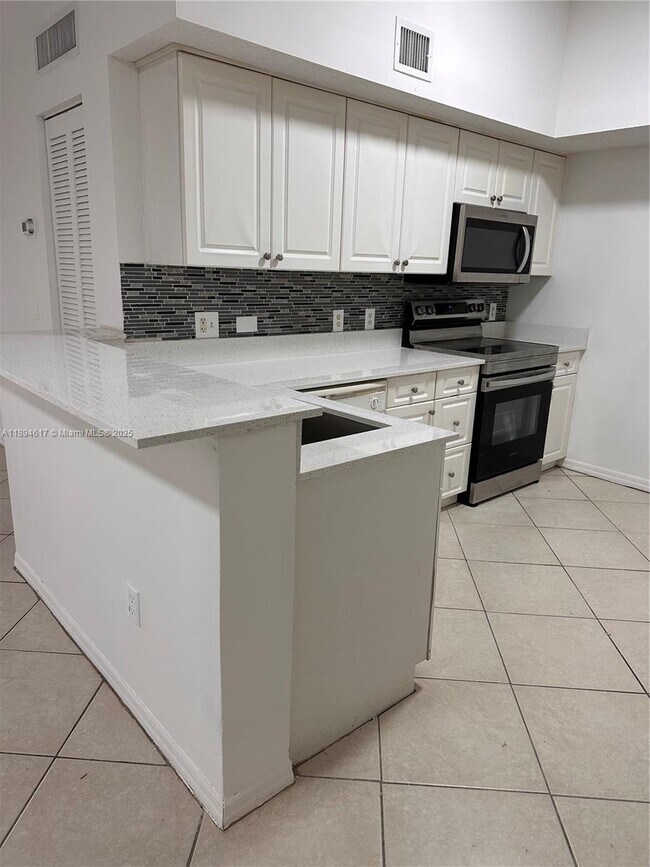 Building Photo - 2-Bed, 2-Bath Apartment with Garage Resort...