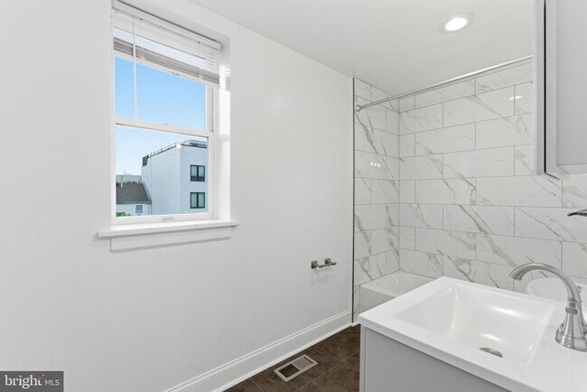 Building Photo - 1817 N Gratz St