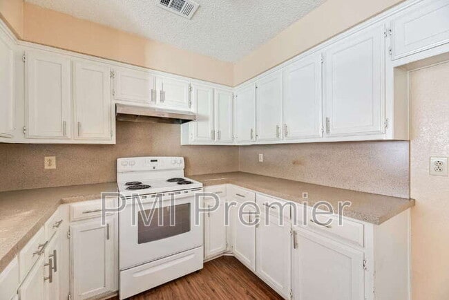 Building Photo - 4724 Berridge Ln
