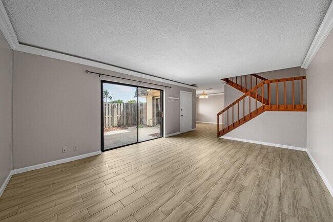 Building Photo - 388 Lake Arbor Dr