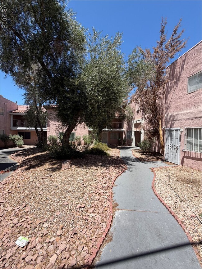 Building Photo - 2236 E Desert Inn Rd