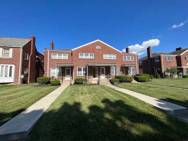 Primary Photo - 1658 Westwood Ave