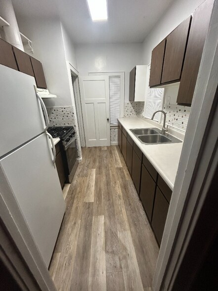 Building Photo - 3238 Ridgeway Ave