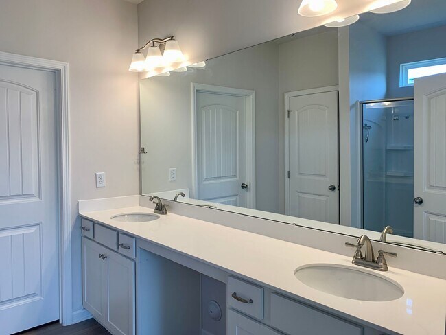 Building Photo - Beautiful Ranch Home in Sanford, Available...