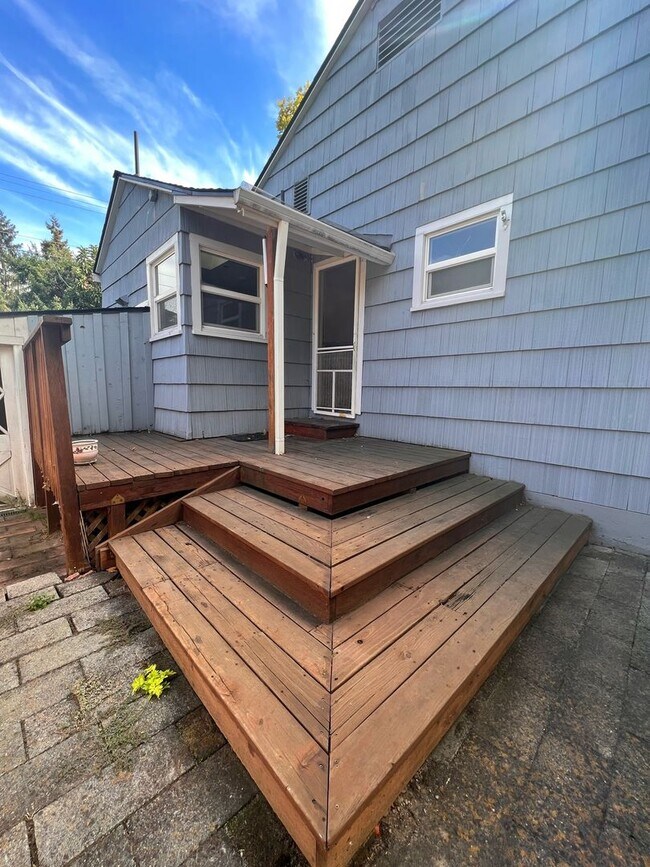 Building Photo - 509 Scenic Dr