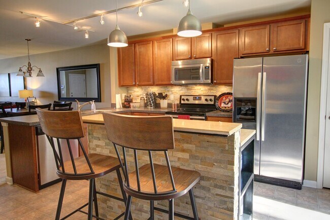 Building Photo - Beautiful 3 Floor Townhouse in Durham's Stratford Lakes Neighborhood!