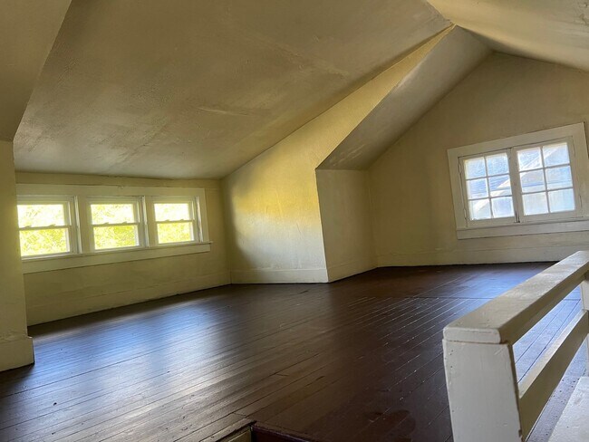 Building Photo - Bright, Spacious & Central — Minutes to Markets & Parks