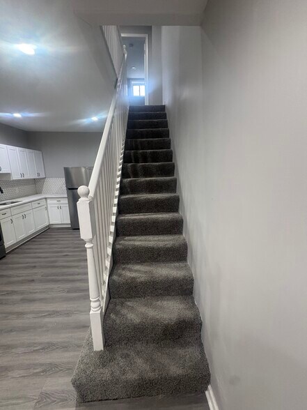 Building Photo - 619 E 29th St