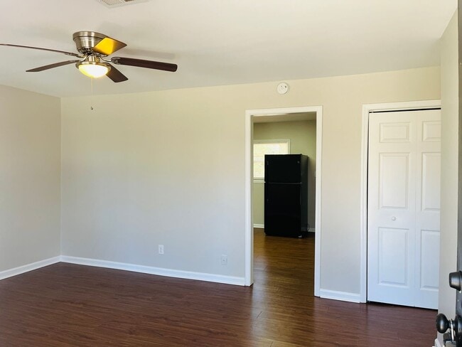 Building Photo - Wow! Check out this charming 3-bedroom, 1....