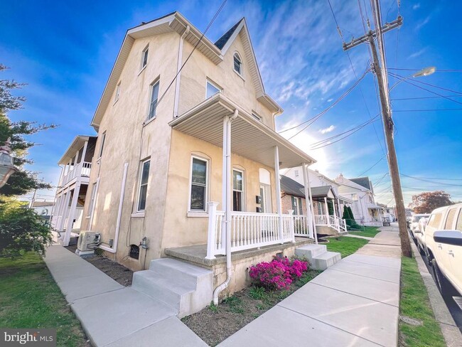 Primary Photo - 412 E 4th St