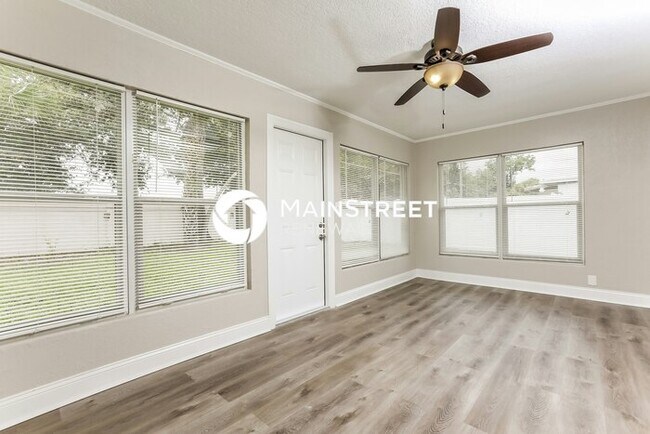 Building Photo - 3 Bedroom Pet-Friendly Home in Orlando, FL with Main Street Renewal