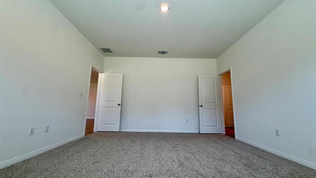 Building Photo - 1940 Lazy Acrs St