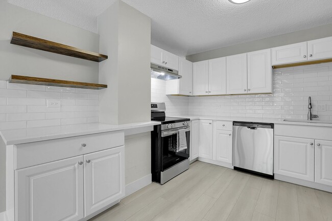 Building Photo - Remodeled 2BD, 2BA Cap Hill Condo with Bal...