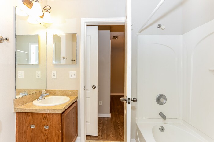 Building Photo - 4652 Playschool Dr