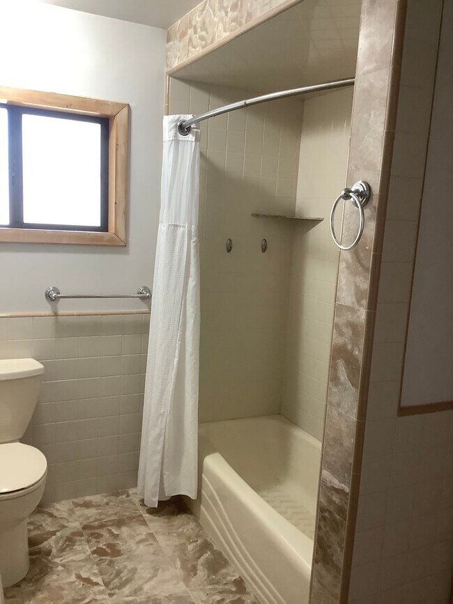 Building Photo - Sebastopol country property