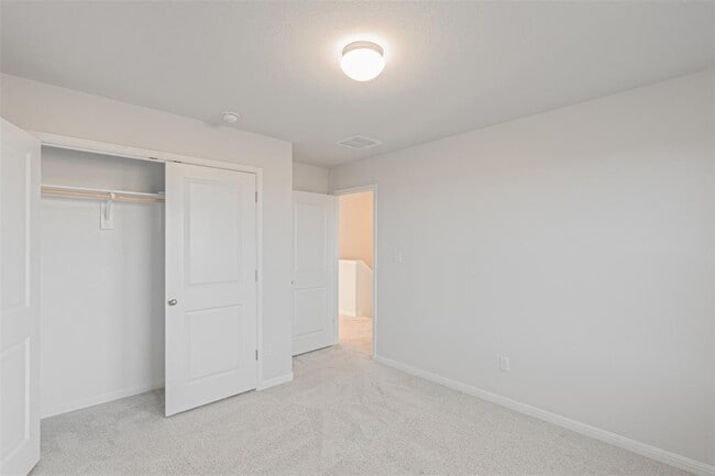 Building Photo - 204 Greenway Dr