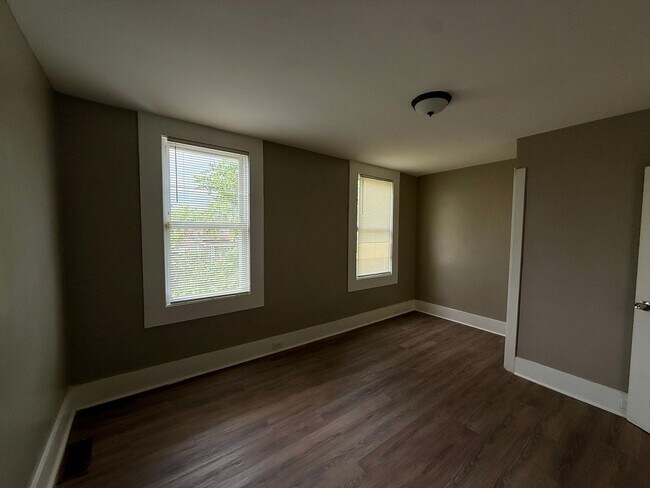 Building Photo - Move-In Ready 3BR Home with Modern Updates...