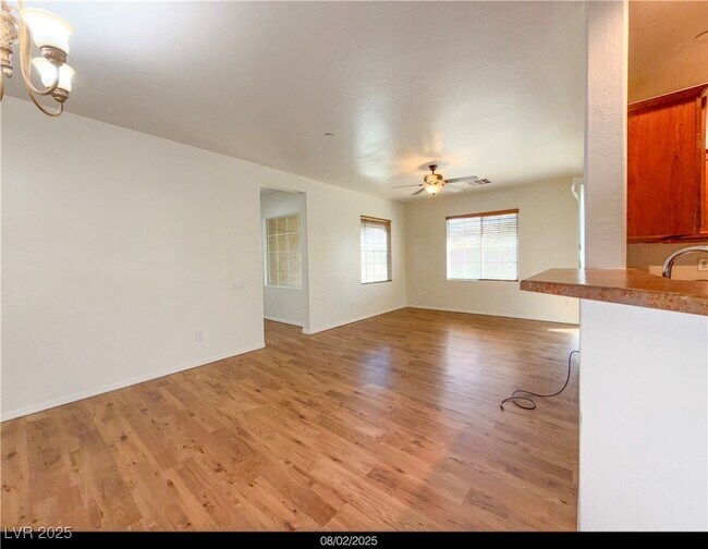 Building Photo - 6868 Sky Pointe Dr