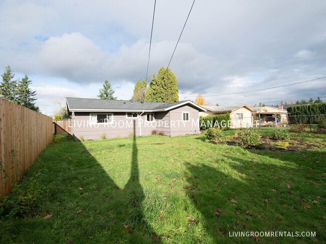 Building Photo - 11826 NE Sacramento St