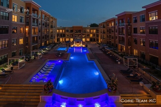 Building Photo - 551 W 44th St