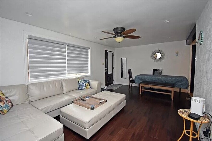 Building Photo - 216 Mira Ave