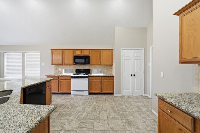 Building Photo - 11030 Desert Springs Cir