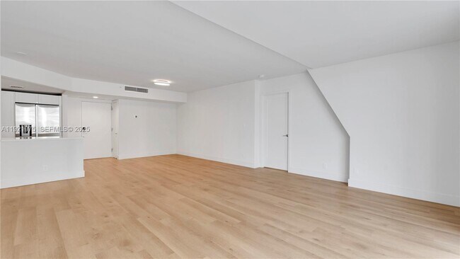 Building Photo - 555 NE 34th St