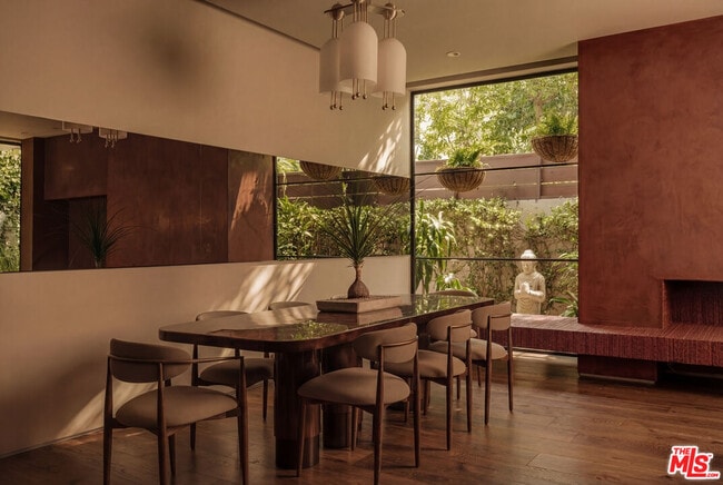 Building Photo - 530 N La Jolla Ave