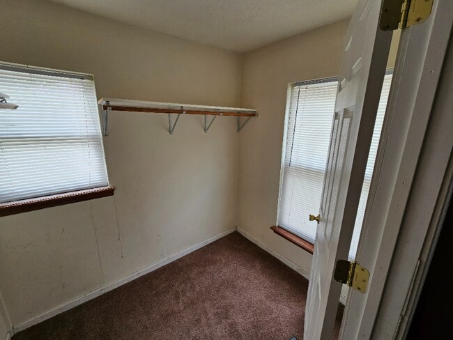 Building Photo - 214 N Vine St