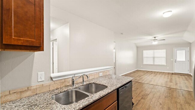 Building Photo - 621 Christian Ln