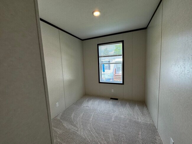 Building Photo - 48579 Leafdale Ct