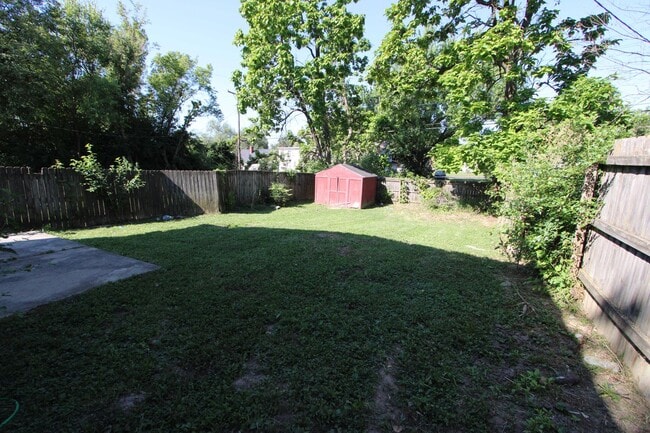 Building Photo - Beautiful 3 Bedroom 1 and a Half Bath Home